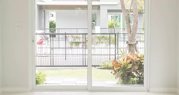 Balcony Screen Door Repair in Apopka, FL