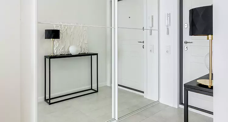 Mirrored Bifold Closet Doors Repair in Apopka, FL