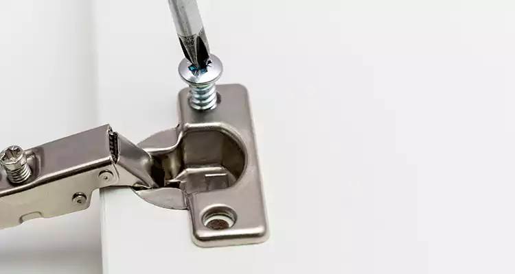 Screen Door Hinge Repair in Apopka, FL