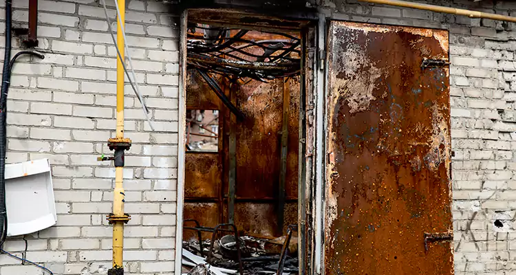 Metal Door Rust Repair in Apopka, FL