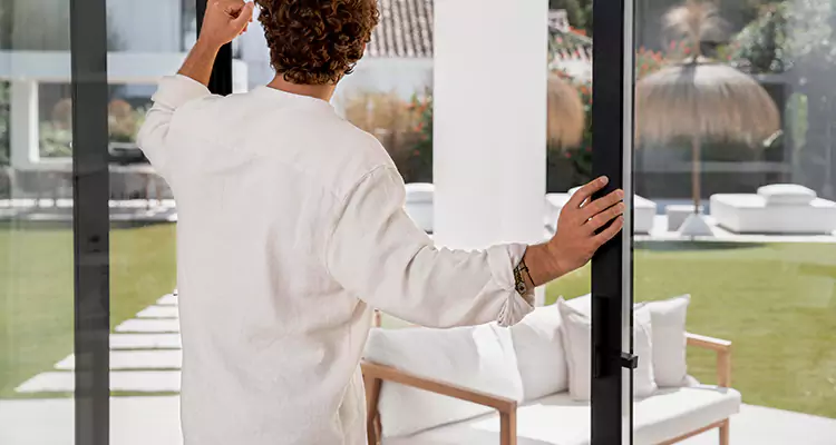 Sliding Screen Door Maintenance for Closing Issues in Apopka, FL